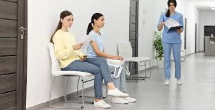 Posso Faltar para Acompanhar Alguém no Médico? O Que Diz a Lei